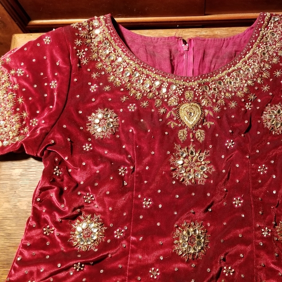 VTG red velvet TOP gold embroidery CRYSTALS med - Picture 6 of 7